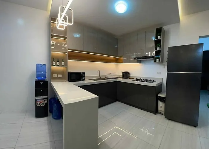 4 Bedroom House For 5-6 Guests *
