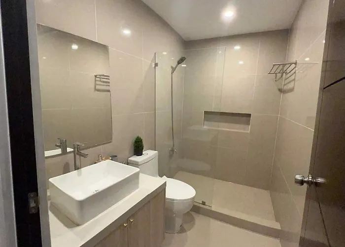 4 Bedroom House For 5-6 Guests Manila